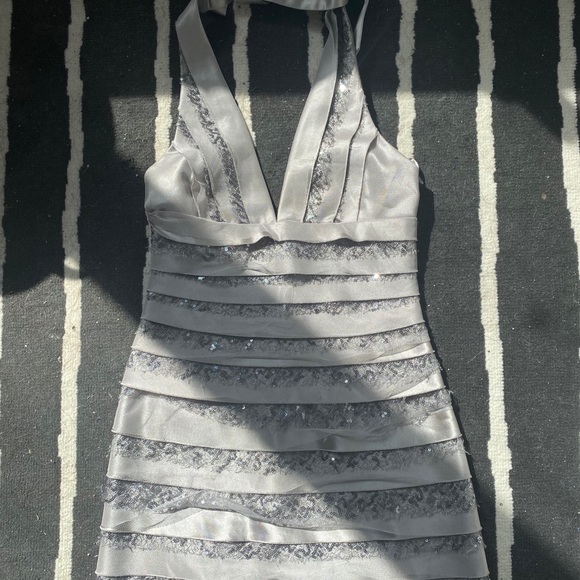 BCBG VIVICA SILVER COMBO TIERED SEQUIN TULLE DRESS - Picture 5 of 7